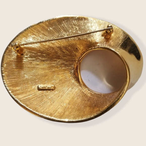 Vintage Mid Century Monet Oval Gold Tone Brooch Pin - Picture 8 of 12